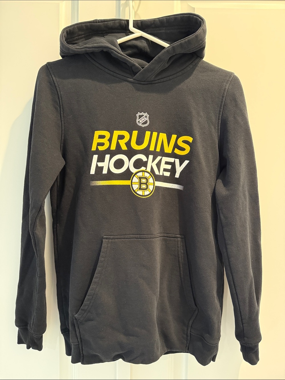 Bruins Hockey NHL Pullover Hoodie in Black with Yellow White Logo Youth 14-16